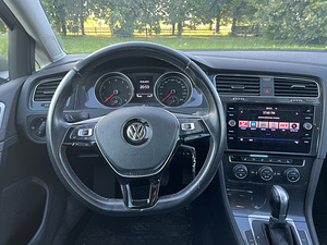 Volkswagen Golf (13 foto / 13)