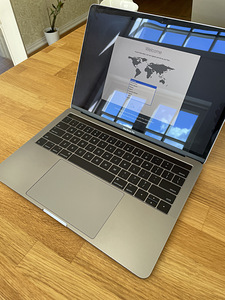 Macbook Pro 13" 2017 4xUSB-C 256GB/8GB Intel i5 w/ Touchbar (2 foto / 4)