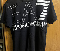 Чёрная футболка EA7 с белыми надписями
