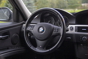 BMW 320d 130kW 2009 M-pak (10 foto / 11)
