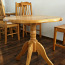 Деревянные столы и стулья (фото #1)