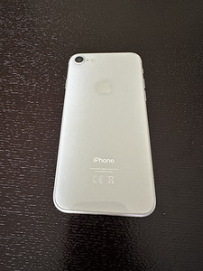 iPhone 8 64 ГБ (3 фото из 3)