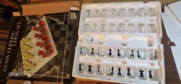 Glass drinking chess set (foto #1)