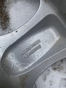 Pirelli naelrehvid 225/45/R17 koos Mercedes-Benz veljedega. (5 foto / 6)