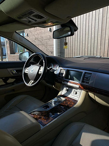 Jaguar XF (4 фото из 8)