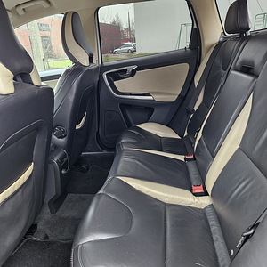 Volvo XC60 (7 foto / 9)