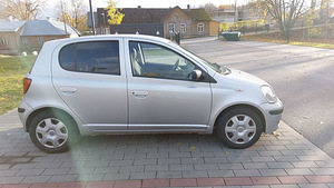 Продается Toyota Yaris 2004 1.3 64kw (3 фото из 11)