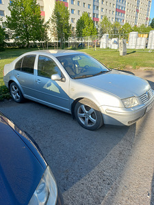 Volkswagen Bora 2.0 85 kW, 2002 (1 foto / 8)