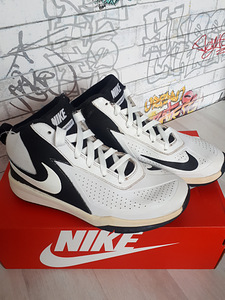 Кроссовки Nike 37.5 размер