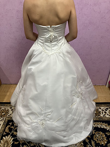 Свадебное платье (4 фото из 4)