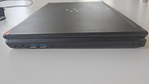 Fujitsu Lifebook E546 (6 фото из 10)
