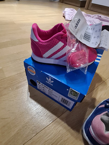 Новые кросовки adidas+тапочки р.23 (2 foto / 4)