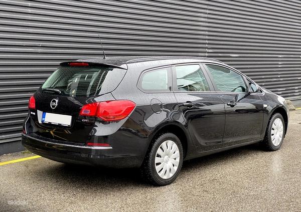 Аренда авто: Opel Astra; дизель; мануал (фото #2)