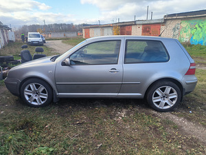 Volkswagen Golf (5 foto / 10)