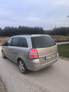 Opel Zafira (4 foto / 7)