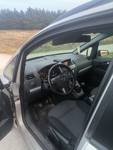 Opel Zafira (5 foto / 7)