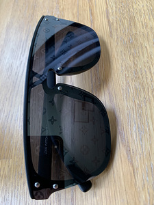 Louis Vuitton sunglasses (3 foto / 3)