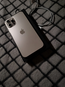 Vahetan iPhone 12 pro max 256 Gb, iPhone 11/11 pro vastu (1 foto / 2)