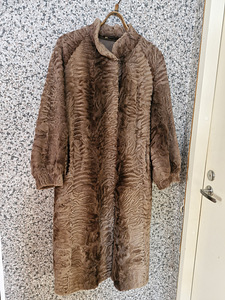Karakullkasukas. Rinnaümbermõõt 110-115 cm (1 foto / 10)