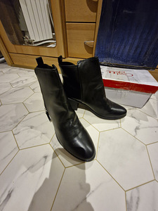 Uued poolsaapad H&M-lt. Sisetald 25 - 25,5 cm (2 foto / 7)