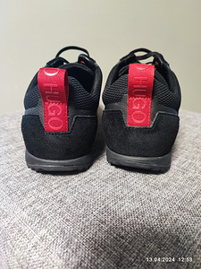 Hugo Boss (5 фото из 5)