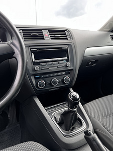Volkswagen Jetta 2014 (5 foto / 9)