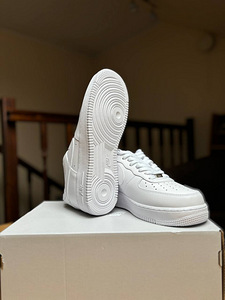 Nike Air Force 1 (3 фото из 4)