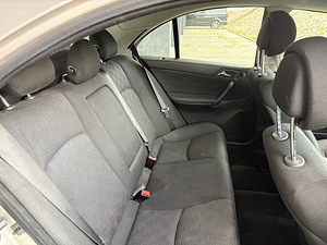 Mercedes-Benz C 180 KOMPRESSOR 105kW (11 foto / 15)