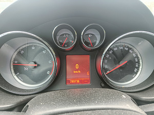 Opel insignia (7 foto / 8)