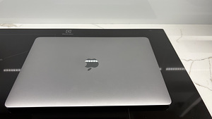 MacBook Air 13 (2019) в очень хорошем состоянии