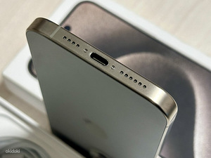 Apple iPhone 15 Pro Max 256Gb Natural Titanium, v heas korra (5 foto / 5)