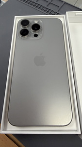 Apple iPhone 15 Pro Max 256Gb Natural Titanium (1 foto / 5)