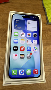 Apple iPhone 15 Pro Max 256Gb Natural Titanium v heas korras (4 foto / 4)
