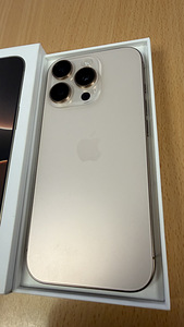 Apple iPhone 16 Pro 256Gb Gold v heas korras (2 foto / 5)