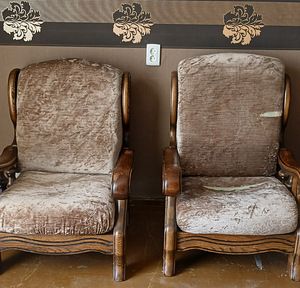 Komplekt (diivan + 2 tugitooli + laud) (2 foto / 7)
