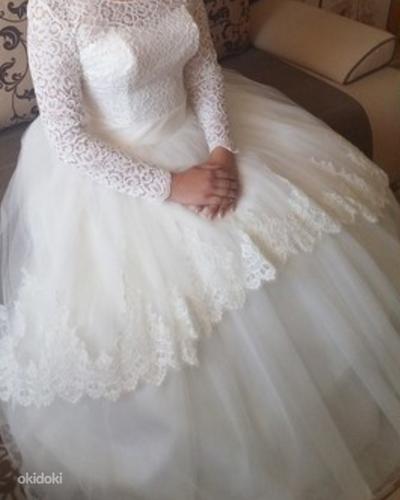 Красивое свадебное платье с кружевом и длинным рукавом (М-L) (фото #2)