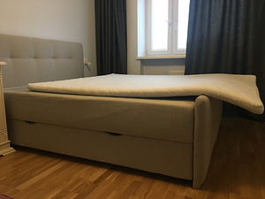 Продается кровать (2 фото из 5)