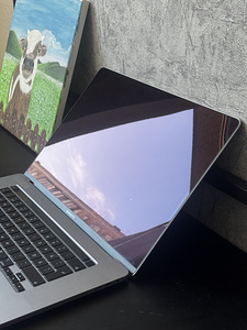 MacBook Pro 16” (2019) – i9 / 32GB RAM / 1TB SSD (2 foto / 6)