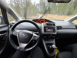 Toyota Verso (3 фото из 12)