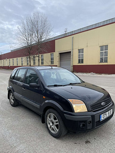Ford Fusion (1 foto / 6)