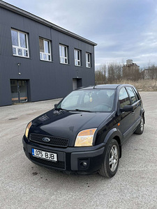Ford Fusion (2 foto / 6)