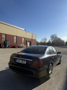 MERCEDES-BENZ E 220 CDI (4 foto / 7)