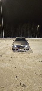 Mercedes Benz E220 (1 фото из 11)