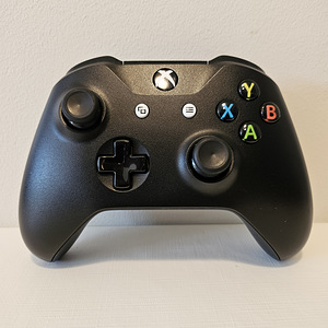 Контроллеры XBOX One (1 фото из 1)