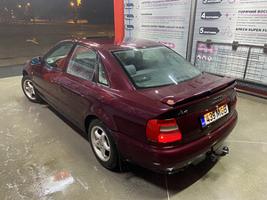 Audi A4 1.6 74kw ÜV 11.23 (2 foto / 6)