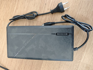 Elektritõukeratta/elektriratta laadija (1 foto / 3)