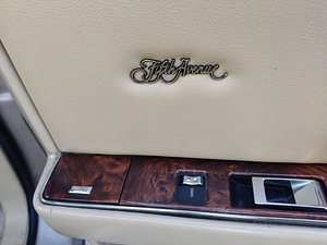 Chrysler New Yorker Fifth Avenue (5 foto / 11)