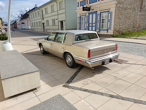 Chrysler New Yorker Fifth Avenue (2 foto / 11)