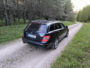 Mercedes Benz C320 4Matic (3 foto / 11)