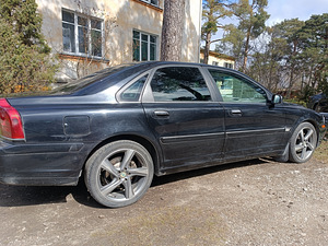 Volvo S80 2,4 120kW (11 foto / 15)